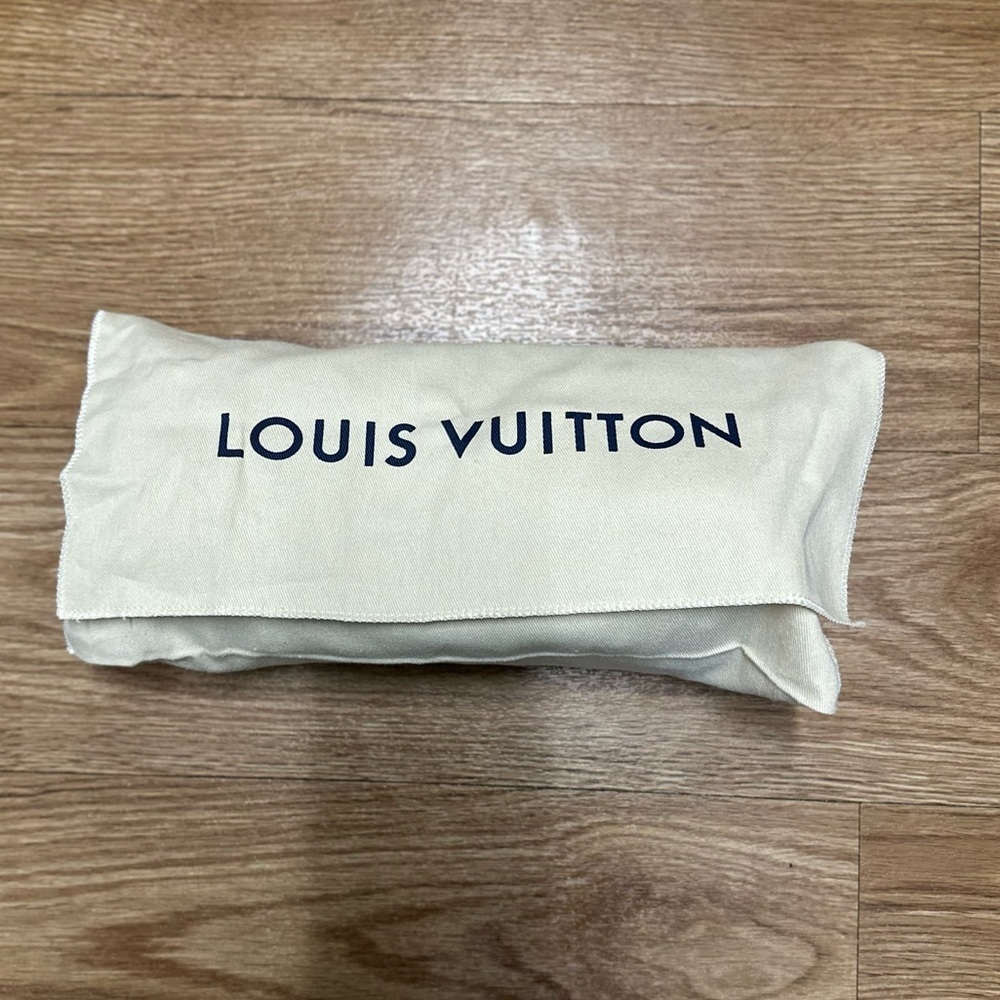 Louis Vuitton Horizon 50 Cover - Picture 10 of 15